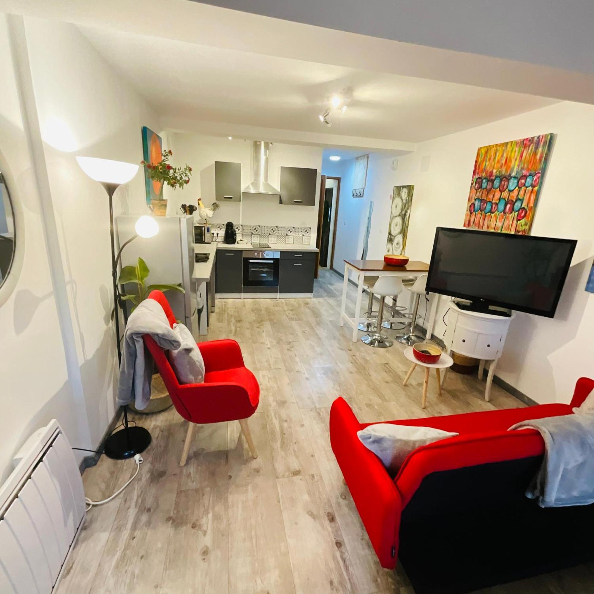 Hote Labyrinthe Sur La Place Chambres D, Hotes , Calme ,Netflix 米尔普瓦 外观 照片