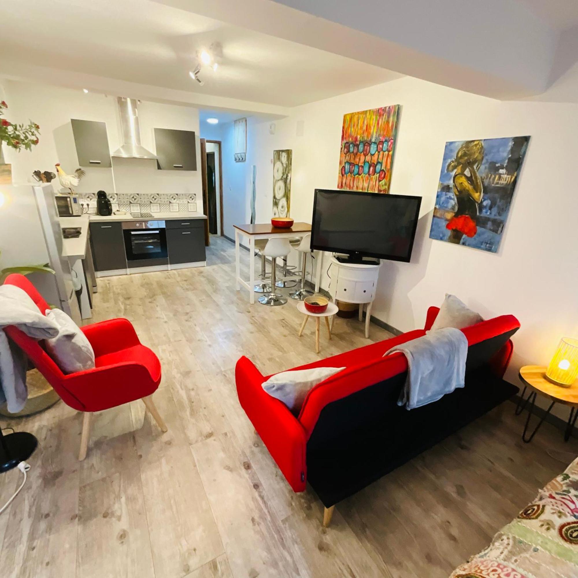 Hote Labyrinthe Sur La Place Chambres D, Hotes , Calme ,Netflix 米尔普瓦 外观 照片