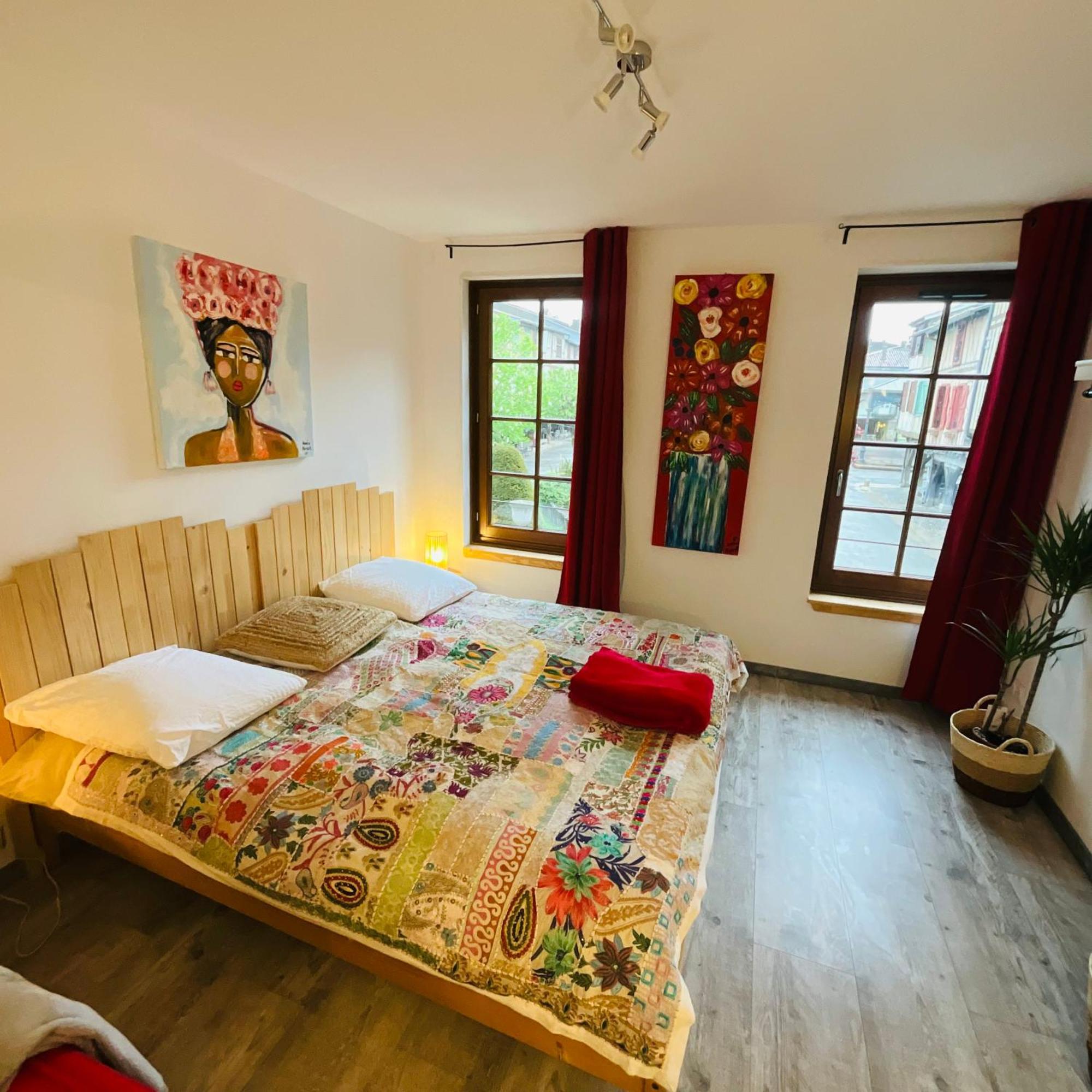 Hote Labyrinthe Sur La Place Chambres D, Hotes , Calme ,Netflix 米尔普瓦 外观 照片