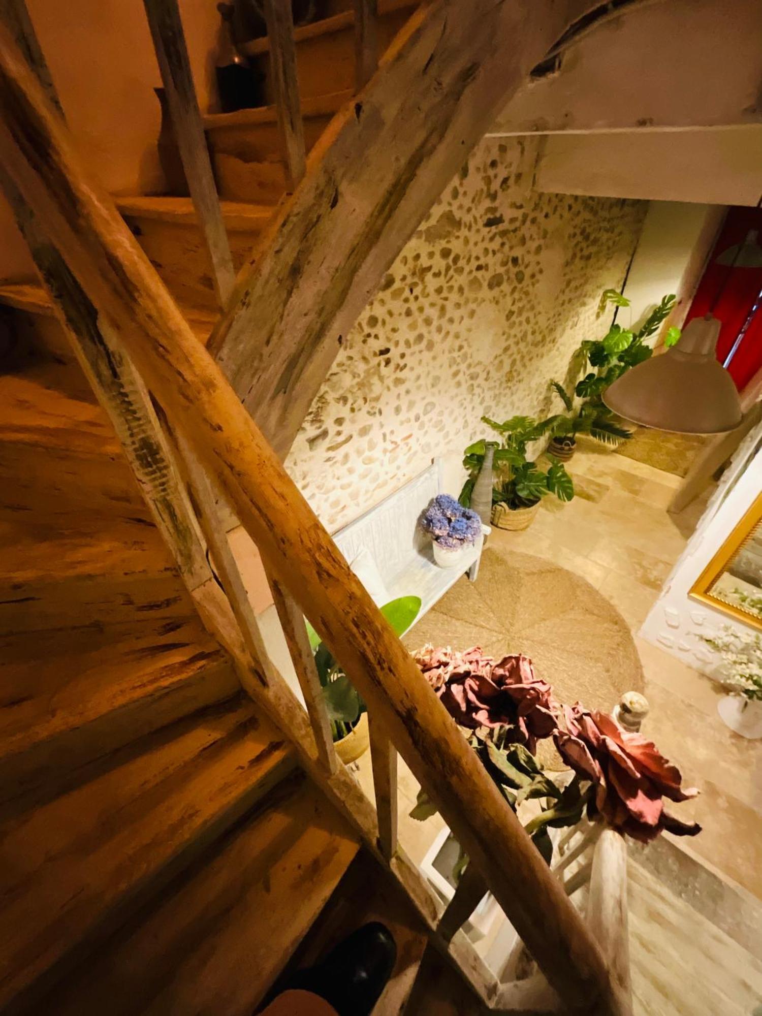 Hote Labyrinthe Sur La Place Chambres D, Hotes , Calme ,Netflix 米尔普瓦 外观 照片