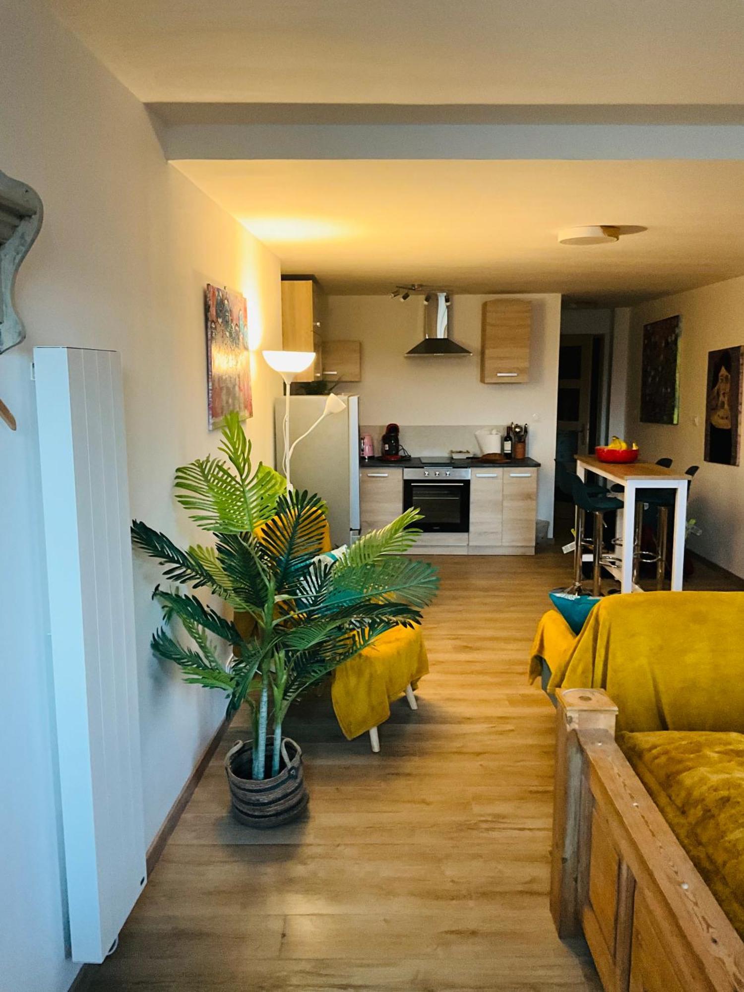 Hote Labyrinthe Sur La Place Chambres D, Hotes , Calme ,Netflix 米尔普瓦 外观 照片