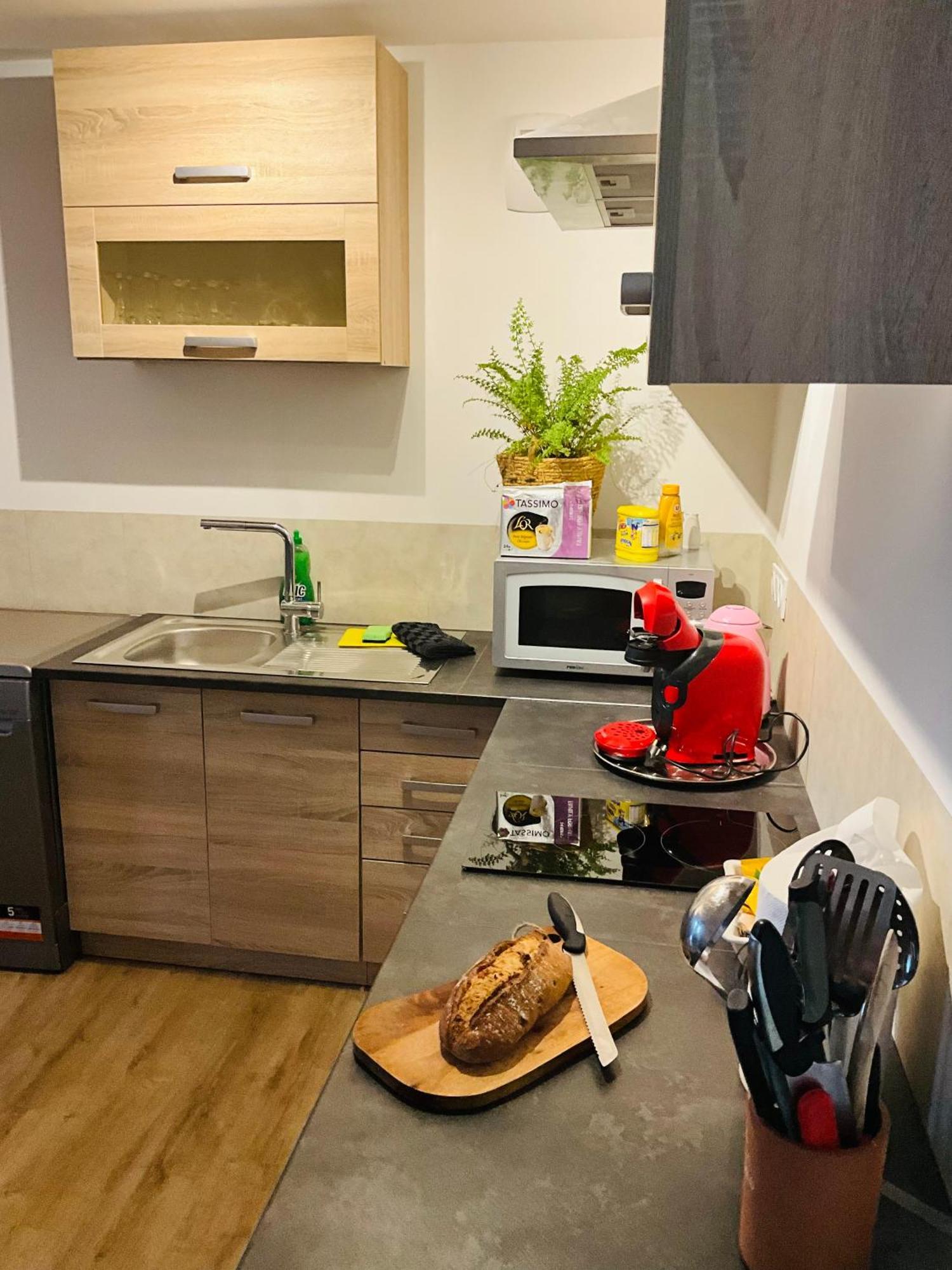 Hote Labyrinthe Sur La Place Chambres D, Hotes , Calme ,Netflix 米尔普瓦 外观 照片