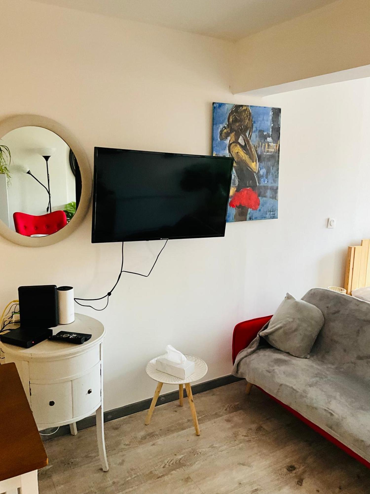 Hote Labyrinthe Sur La Place Chambres D, Hotes , Calme ,Netflix 米尔普瓦 外观 照片